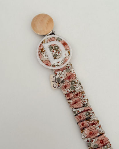 Chupetero personalizado con inicial bordada